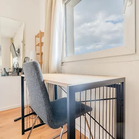 Noor Bright Workspace Parking Option Apartman *